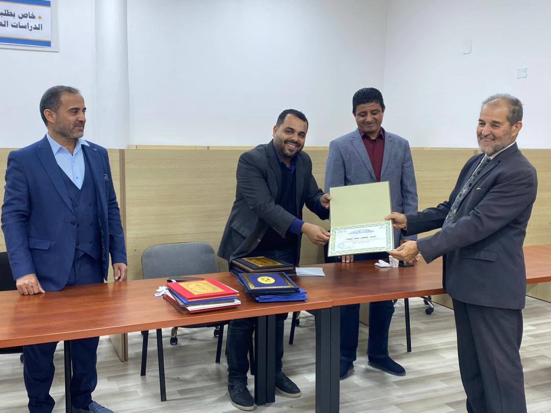 كلية القانون بجامعة مصراتة تكرم موظفيها