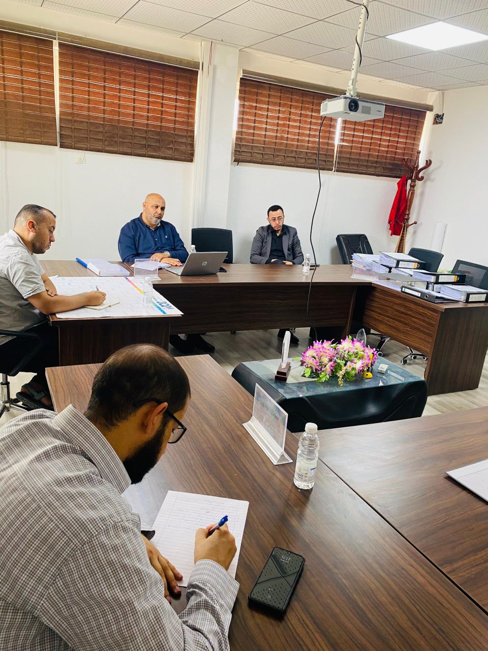 لجنة تطوير المناهج بالكلية تعقد اجتماعها العادي الرابع لسنة 2024