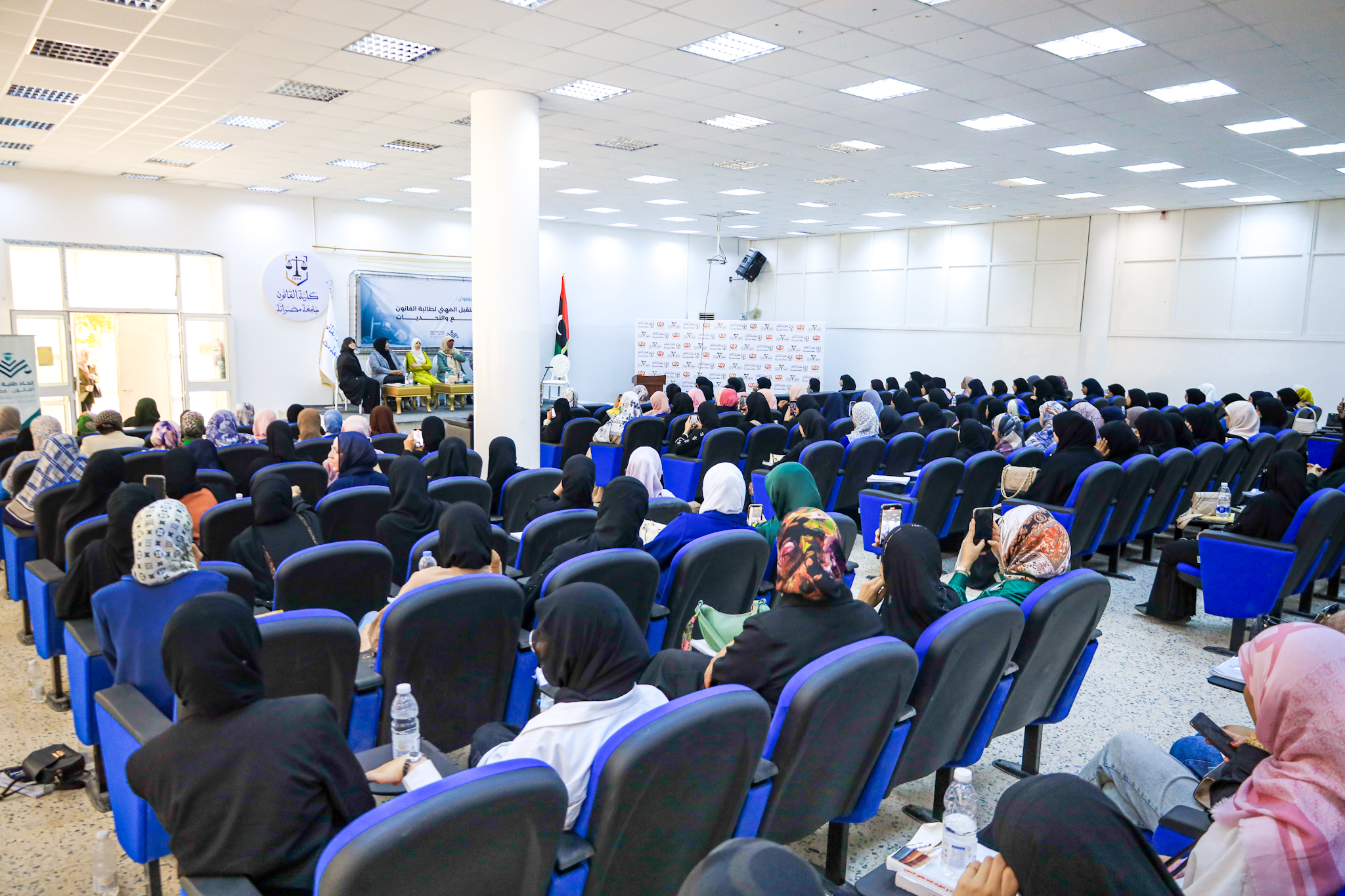 اتحاد طلبة كلية القانون ينظم حوارية حول المستقبل المهني لطالبة القانون الواقع والتحديات