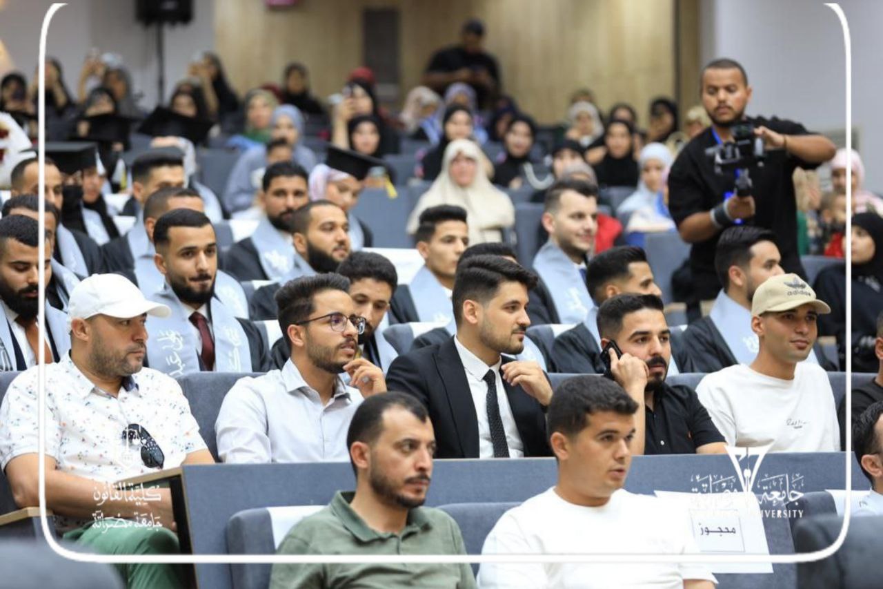 ;كلية القانون تحتفل بخريجي الدفعة الخامسة والعشرين
