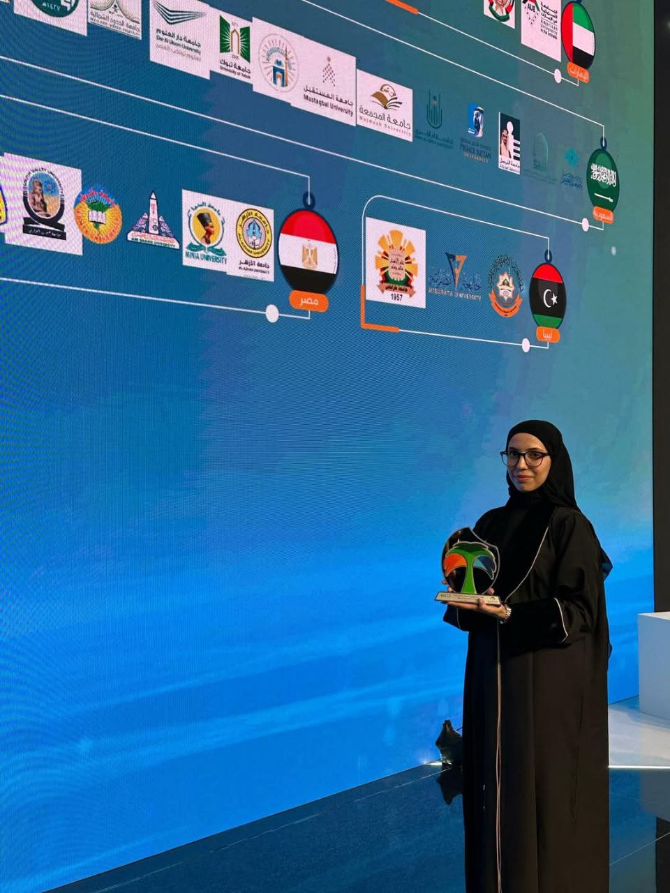 كلية القانون - جامعة مصراتة  تفتخر بإنجاز طالبتها إيمان إسماعيل الفرجاني في مسابقة التحكيم التجاري الدولية بالرياض