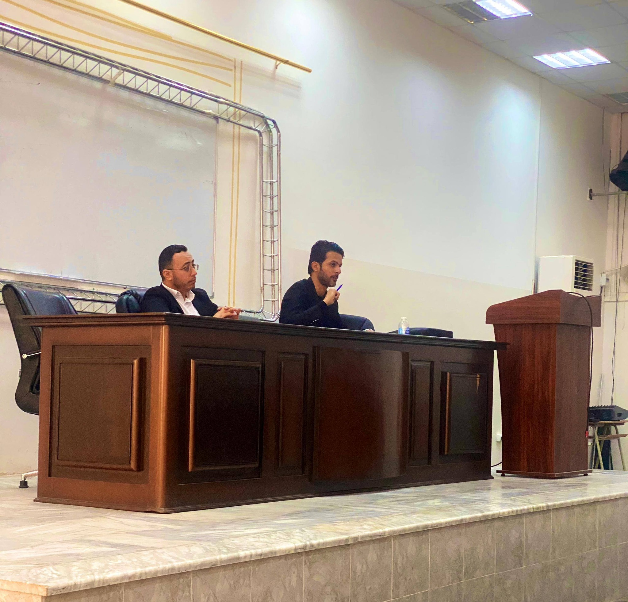 قسم القانون الخاص بالتعاون مع قسم الوسائل التعليمية ينظم محاضرة توعوية لدعم طلبة القانون في فترة الامتحانات