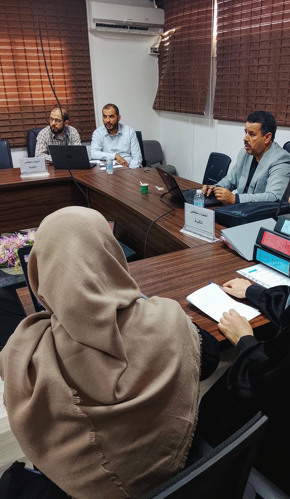 ورشة عمل حول تصميم وتحليل استبانات تقييم الأداء باستخدام التقنيات الحديثة ضمن خطة الجامعة لتطوير كوادر الجودة
