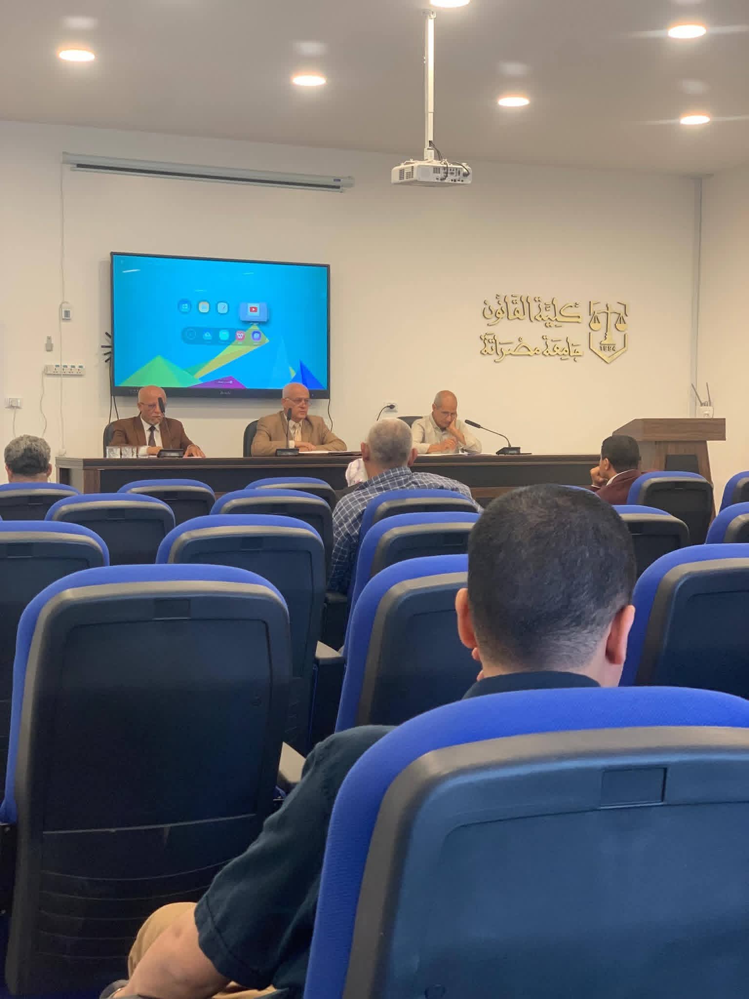 كلية القانون وكلية البيئة والموارد الطبيعية بجامعة مصراتة تنظمان جلسة حوارية حول التحديات البيئية ودور القانون في مواجهتها