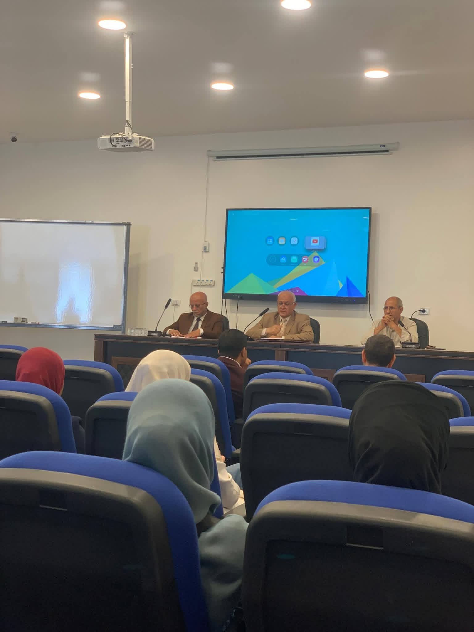 كلية القانون وكلية البيئة والموارد الطبيعية بجامعة مصراتة تنظمان جلسة حوارية حول التحديات البيئية ودور القانون في مواجهتها