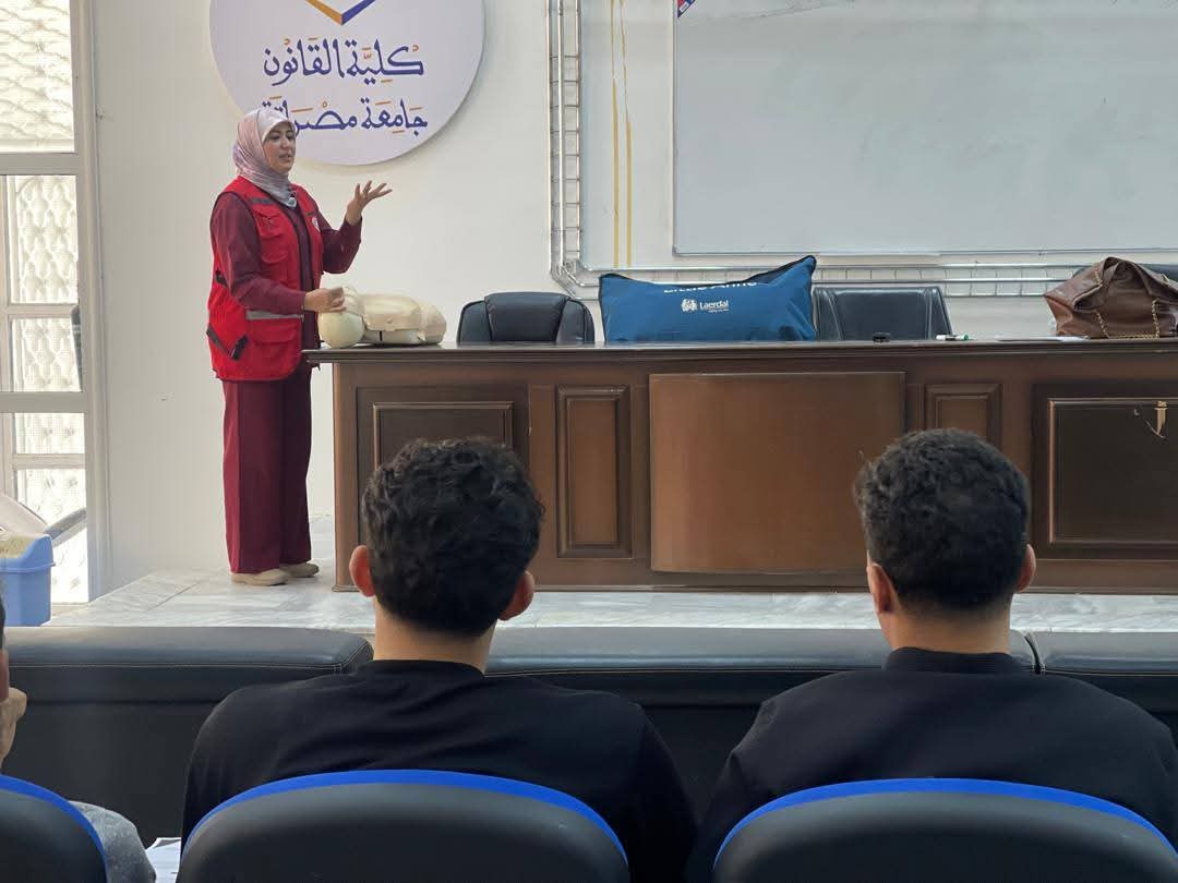 كلية القانون بجامعة مصراتة تنظم دورة تدريبية في مجال الإسعافات الأولية.