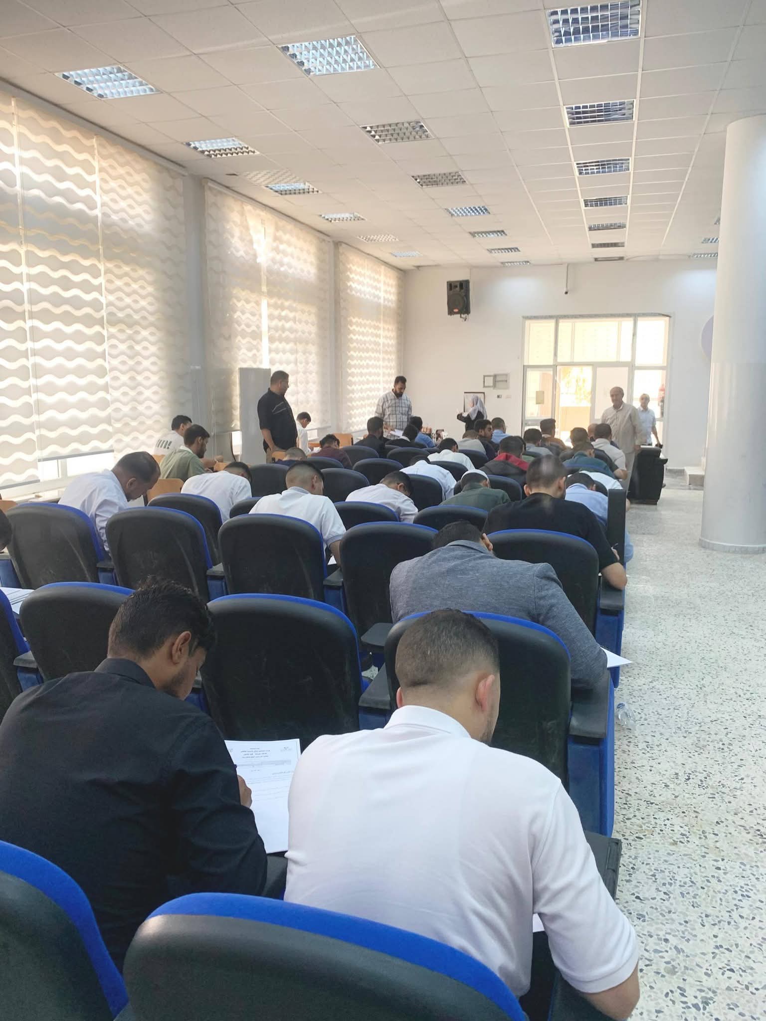 كلية القانون بجامعة مصراتة تُجري امتحانات المفاضلة للقبول بالدراسات العليا بمشاركة 129 طالبًا وطالبة للعام الأكاديمي 2026–2027م