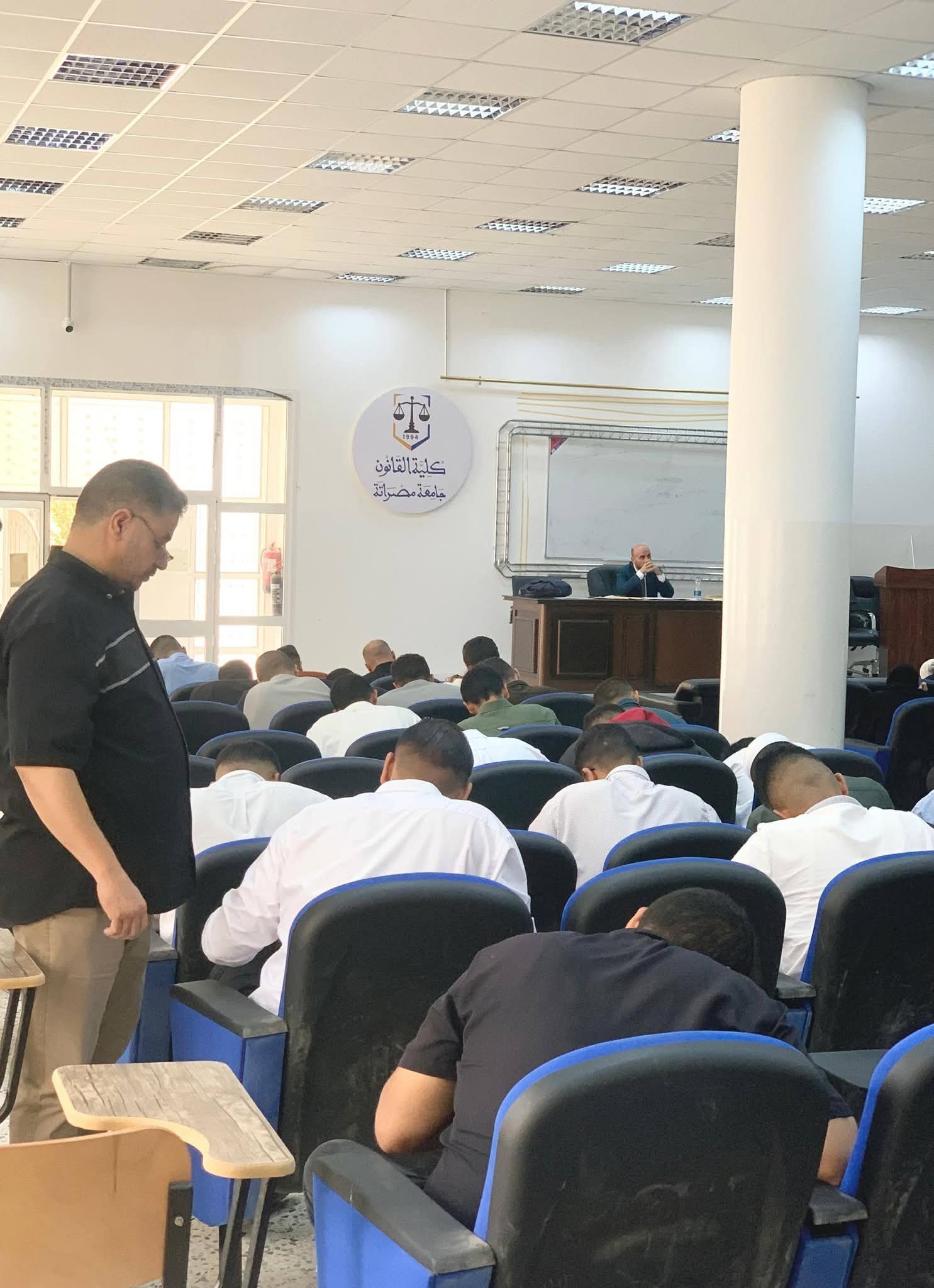 كلية القانون بجامعة مصراتة تُجري امتحانات المفاضلة للقبول بالدراسات العليا بمشاركة 129 طالبًا وطالبة للعام الأكاديمي 2026–2027م
