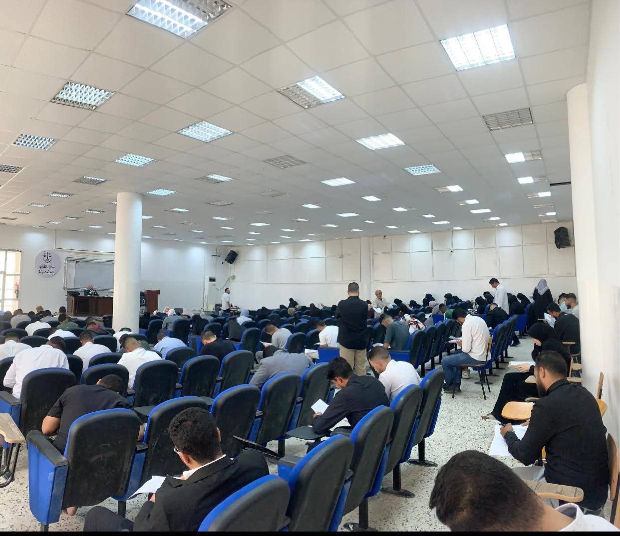 كلية القانون بجامعة مصراتة تُجري امتحانات المفاضلة للقبول بالدراسات العليا بمشاركة 129 طالبًا وطالبة للعام الأكاديمي 2026–2027م